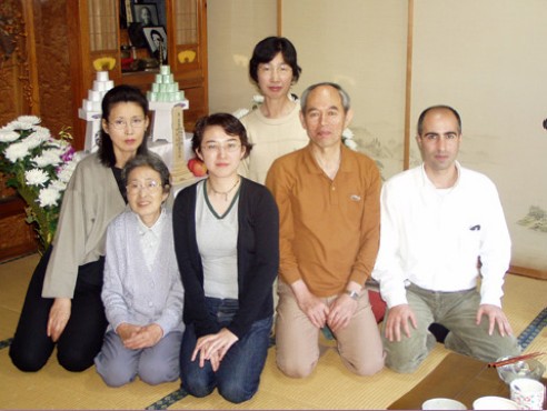 Chie-san lives with her grandmother, father, mother and younger sister. Knowing her before as a hyperactive jet-speed business woman, I was surprised to discover that the Fujisaki family lives in a real traditional Japanese house, built by Chie’s great grandfather around 150 years ago.