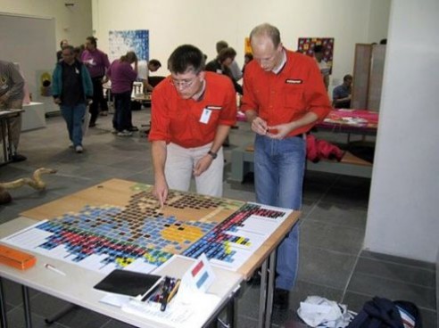 Solving Conceptis' Pic-a-Pix puzzle during WPC 2002 team competition (1)